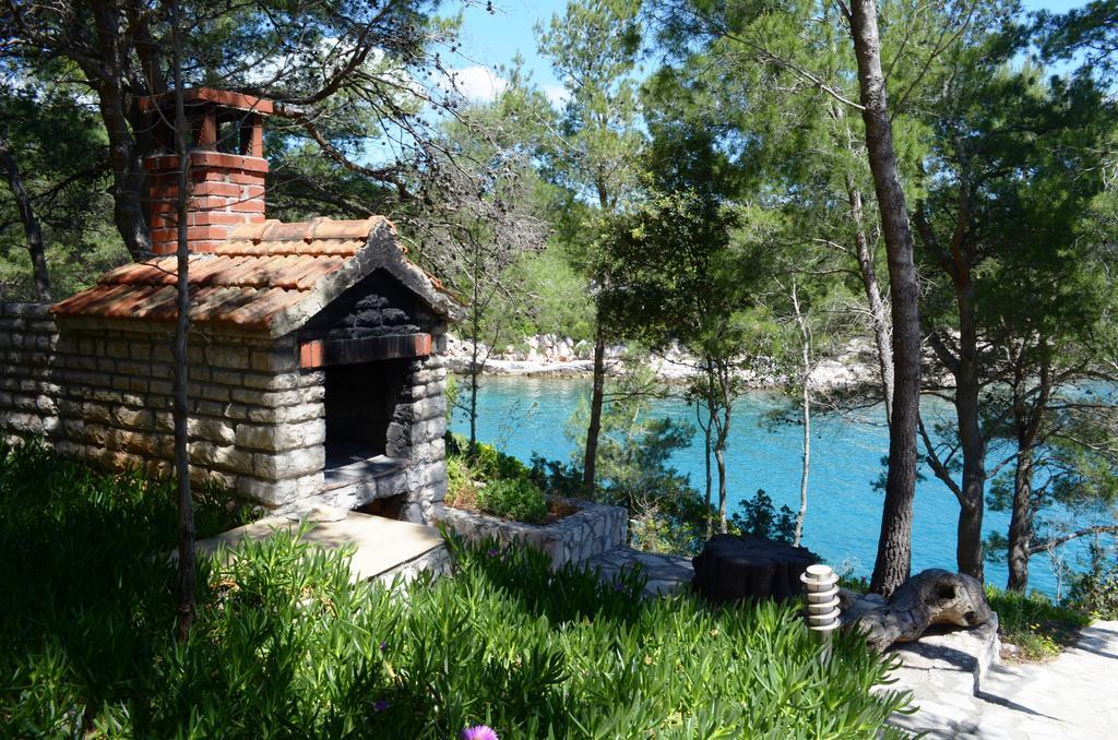 Pavao Apartments Vrboska Eksteriør bilde