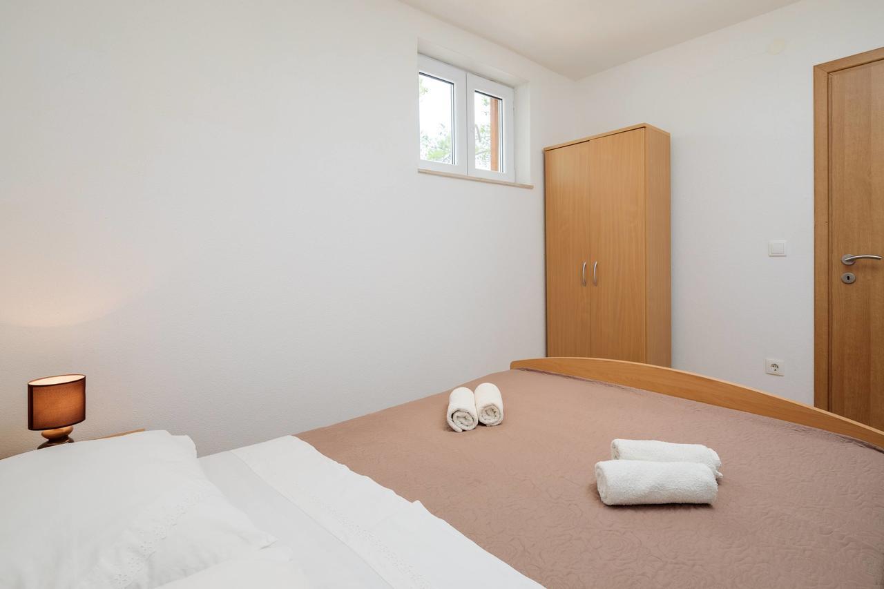 Pavao Apartments Vrboska Eksteriør bilde