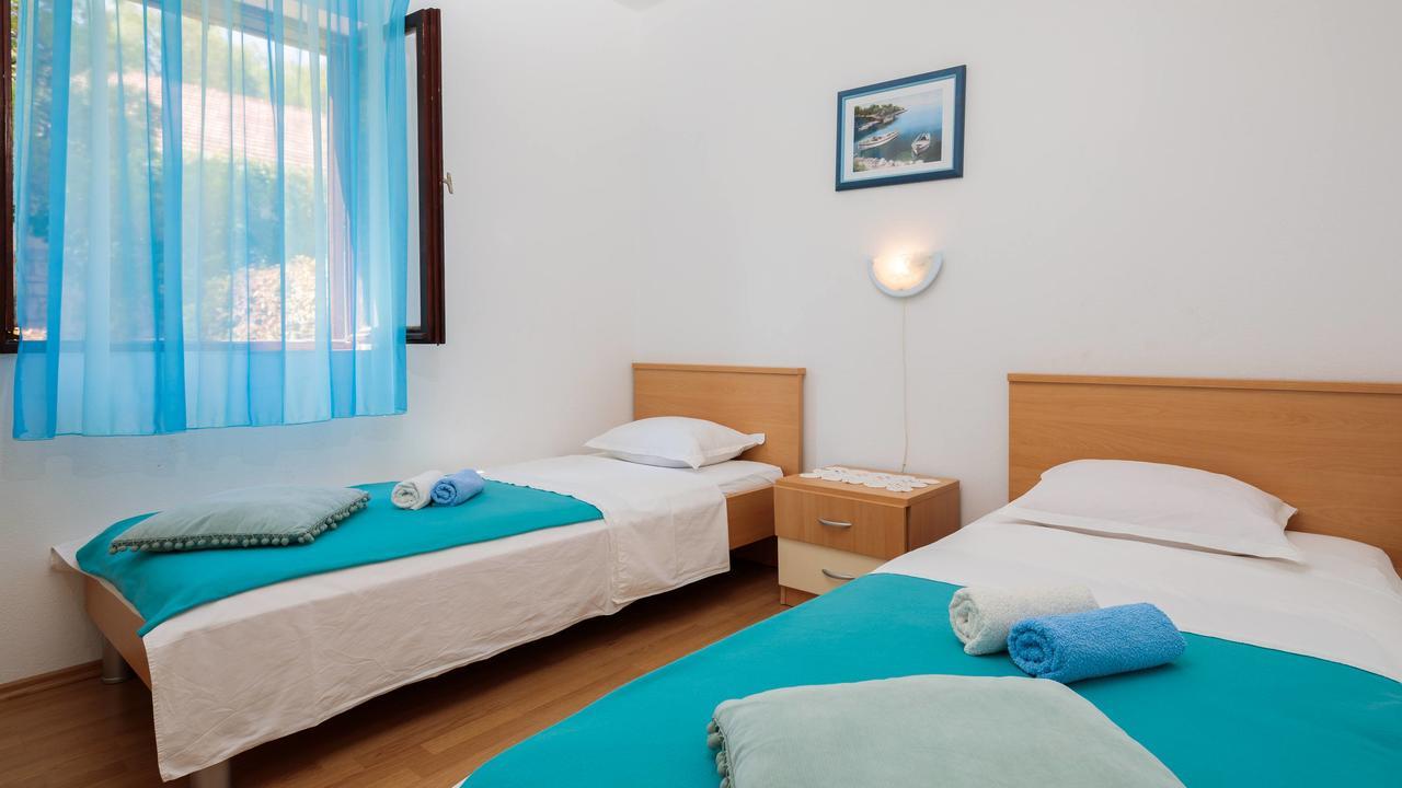 Pavao Apartments Vrboska Eksteriør bilde