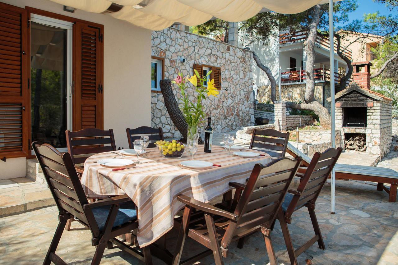 Pavao Apartments Vrboska Eksteriør bilde