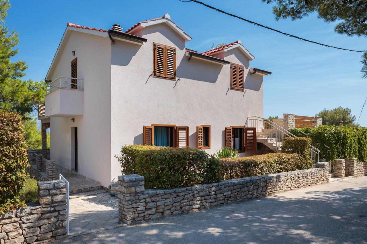 Pavao Apartments Vrboska Eksteriør bilde