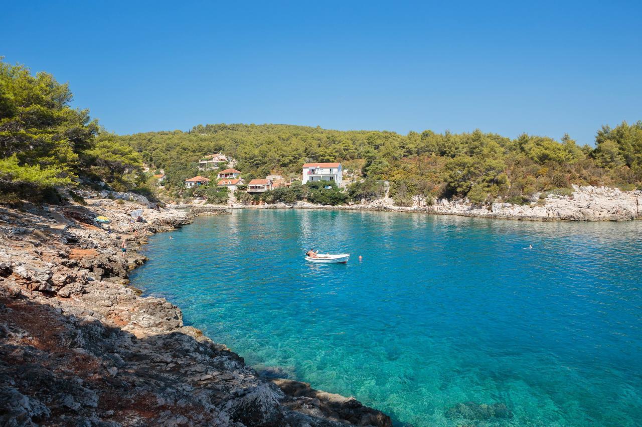 Pavao Apartments Vrboska Eksteriør bilde